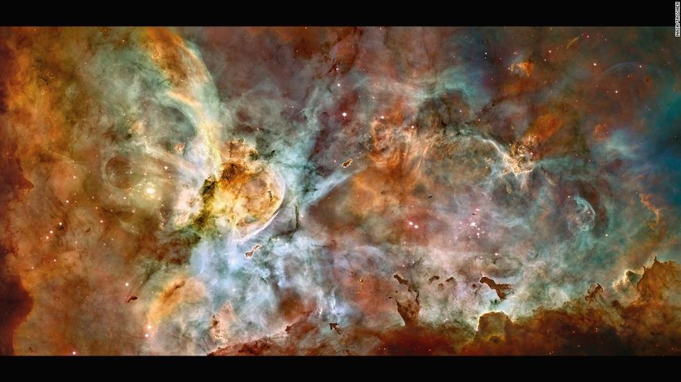 這個(gè)大星系是小恒星的誕生地，預(yù)計(jì)其中有數(shù)顆質(zhì)量為太陽的50至100倍的恒星