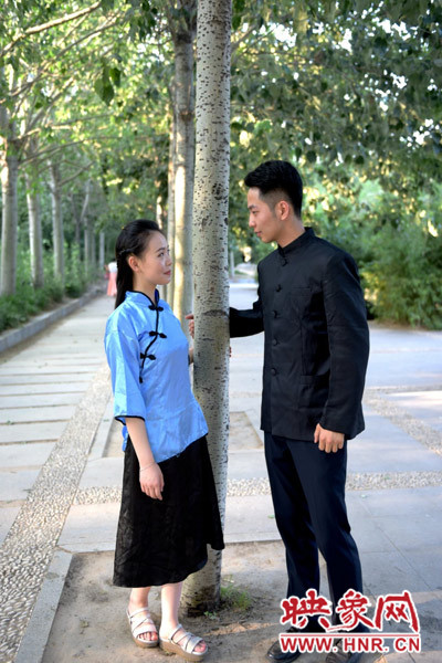 輕輕的凝視，勝卻了千言萬(wàn)語(yǔ)。