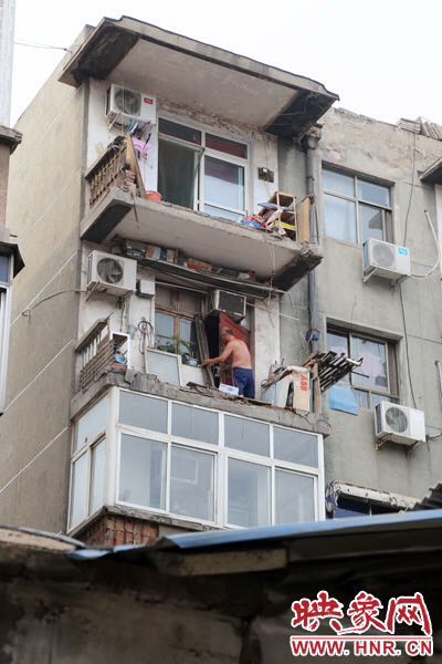 據(jù)了解，該棟房屋建造于1986年，距今已經(jīng)30年。