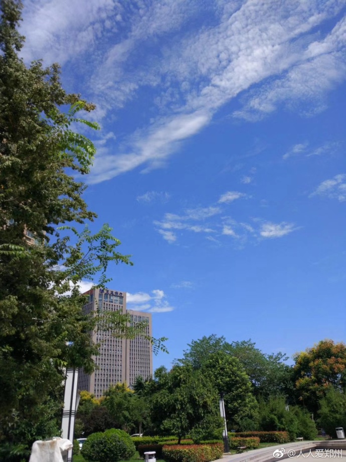 又被鄭州的藍(lán)天刷屏！隨便一拍就是手機(jī)壁紙