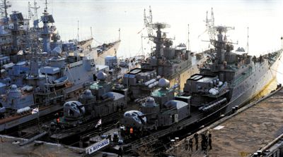 4月1日，?？吭诳死锩讈喨咚雇胁柕能娕?，其中也有烏克蘭海軍軍艦。