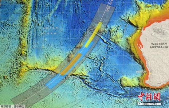資料圖：當?shù)貢r間2014年6月26日，澳大利亞聯(lián)合調查中心公布MH370新搜尋區(qū)，橙色區(qū)域是優(yōu)先級最