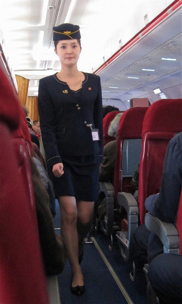 朝鮮領(lǐng)導(dǎo)人金正恩最近下令國(guó)營(yíng)高麗航空的女空服員改穿比較短、比較緊的裙子。