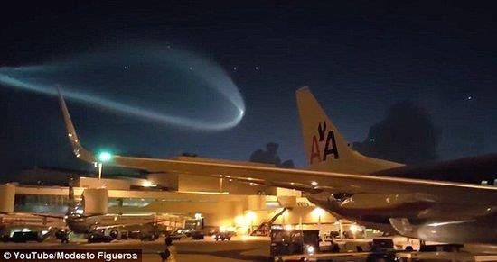 美國邁阿密機(jī)場驚現(xiàn)超大UFO 險撞飛機(jī)