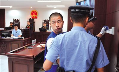 宣判后，馬凱被帶出法庭時(shí)，沖著旁聽席上的姐姐喊道：“照顧好媽”。