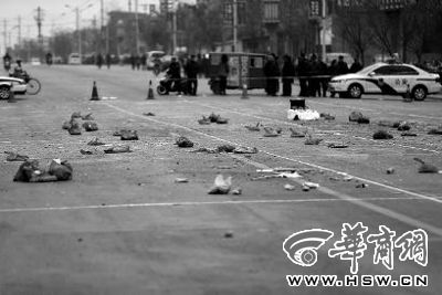 2014年1月6日，在蒲城縣迎賓路，警方在案發(fā)現(xiàn)場路面劃分了86個方格，提取現(xiàn)場遺留爆炸物品進(jìn)行取證
