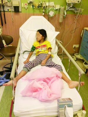病危的8歲中國女孩菲比。