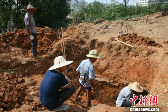 巖橋村廟山地區(qū)考古現(xiàn)場(chǎng)?！⊥]文管辦　攝