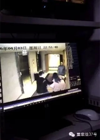 一女子在酒店被陌生男子拖拽。    視頻截圖