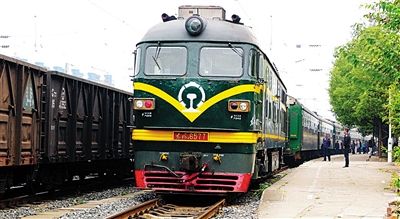 綠皮車(chē) 較早的老式火車(chē),客車(chē)車(chē)廂以綠色為主