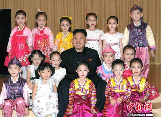 據(jù)朝中社5月30日報道，朝鮮勞動黨第一書記、朝鮮國防委員會第一委員長、朝鮮人民軍最高司令官金正恩在兒