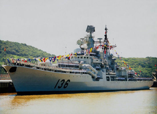 資料圖：東海艦隊(duì)的杭州號(hào)驅(qū)逐艦。
