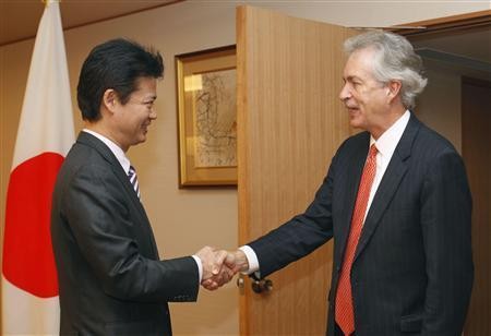 10月15日上午，日本外相玄葉光一郎與到訪的美國(guó)常務(wù)助理國(guó)務(wù)卿伯恩斯在日外務(wù)省舉行了會(huì)談。