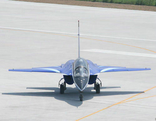 資料圖：中國L-15高級教練機使用的是烏克蘭制AI-222發(fā)動機。