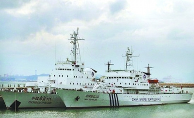 海監(jiān)111船（左）與112船，海監(jiān)111船原為海軍“海冰723號”破冰船