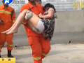 女子要跳樓 究竟為哪般？