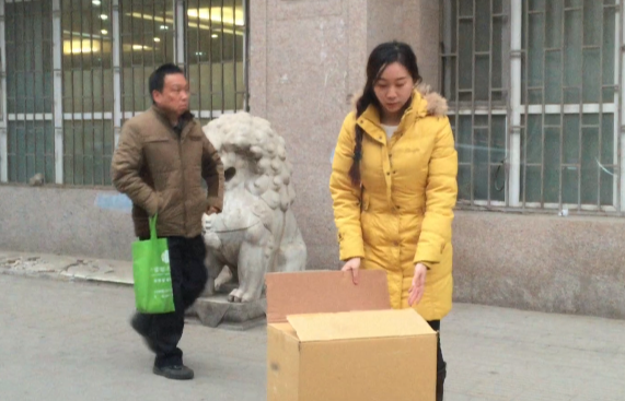 路遇行路艱難的人 你會(huì)出手嗎？