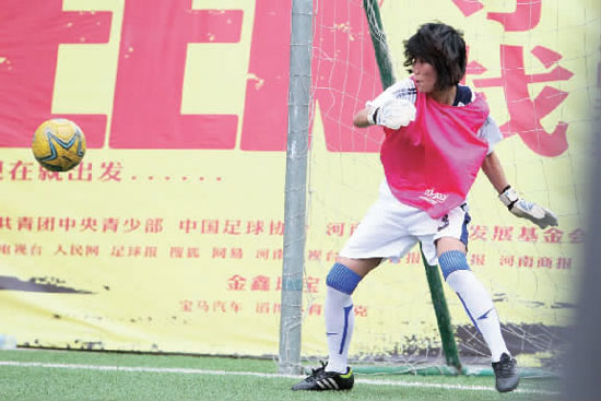 范運(yùn)杰客串門將，才止住了本方連續(xù)丟球的頹勢