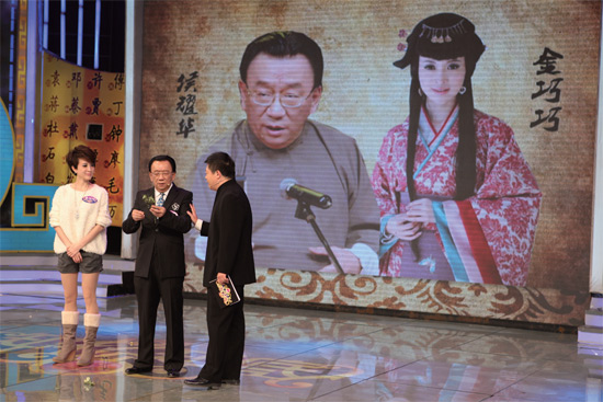 侯耀華、金巧巧在節(jié)目錄制現(xiàn)場(chǎng)《知根知底》供圖