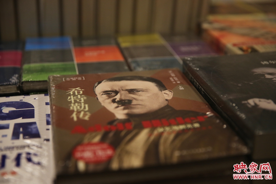 書店內(nèi)的書。