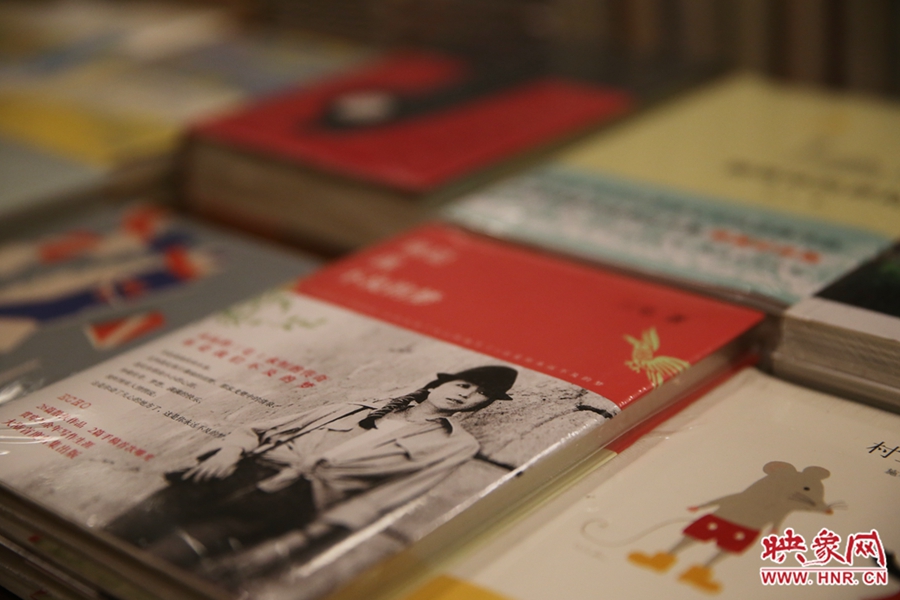 書店內(nèi)的書。