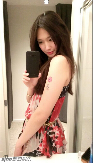 有顏有胸！日本變性美女性感迷人走紅網(wǎng)絡(luò)