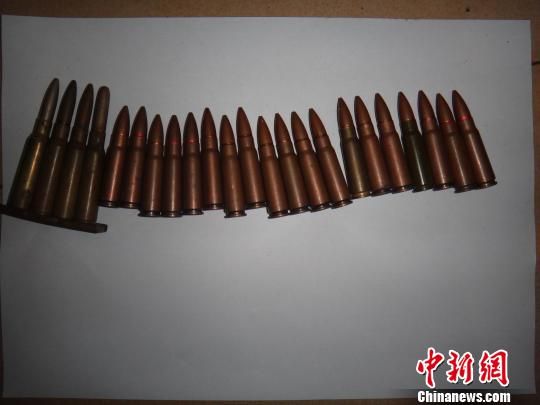 覃某主動上交的23發(fā)子彈?！＄娦馈z
