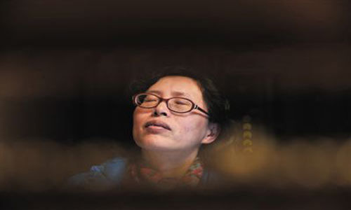 人們將醫(yī)療制度的憤懣情緒，寄托在這個走廊醫(yī)生身上，共同沉浸在受迫害的幻覺之中